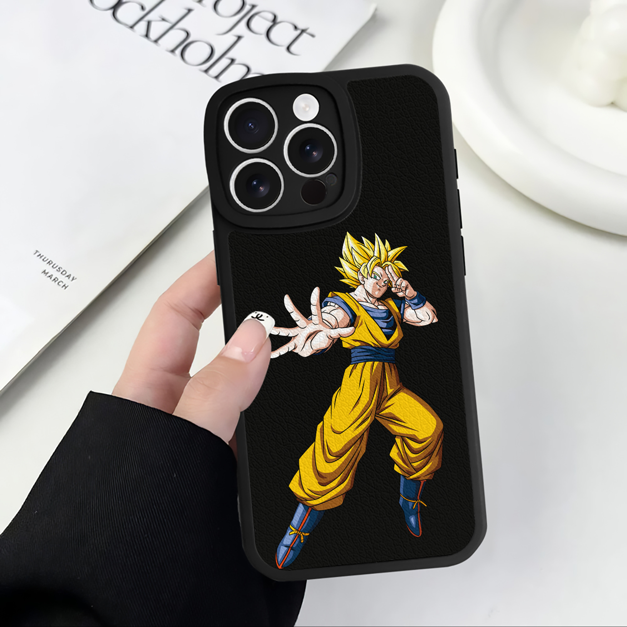 ドラゴンボール 孫悟空（そん ごくう）Son Goku カカロット DRAGON BALL Kakarotto 【iPhone 16シリーズ対応】シリコンスマホケース（レザー調） 材質：シリコン