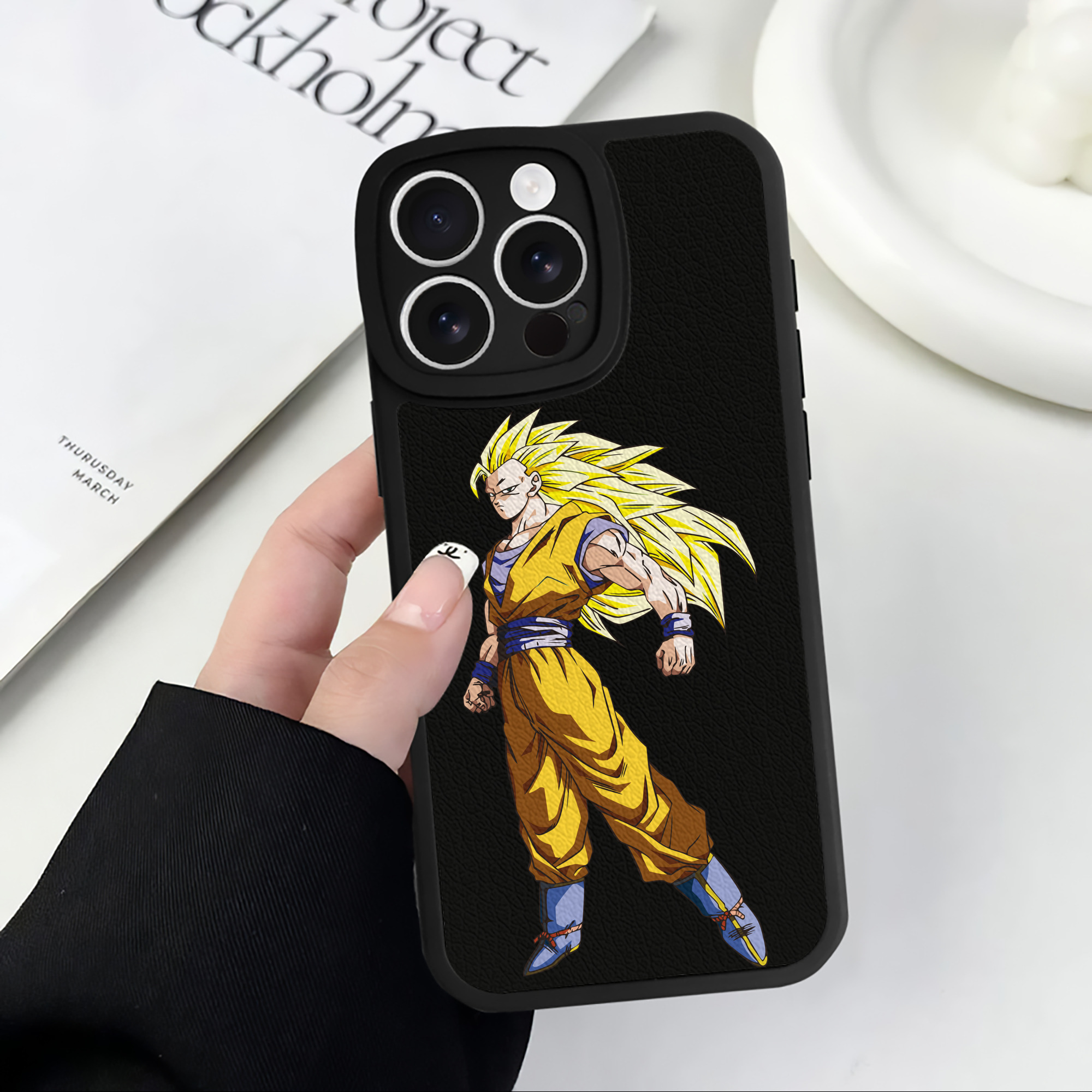 ドラゴンボール 孫悟空（そん ごくう）Son Goku カカロット DRAGON BALL Kakarotto 【iPhone 16シリーズ対応】シリコンスマホケース（レザー調） 材質：シリコン