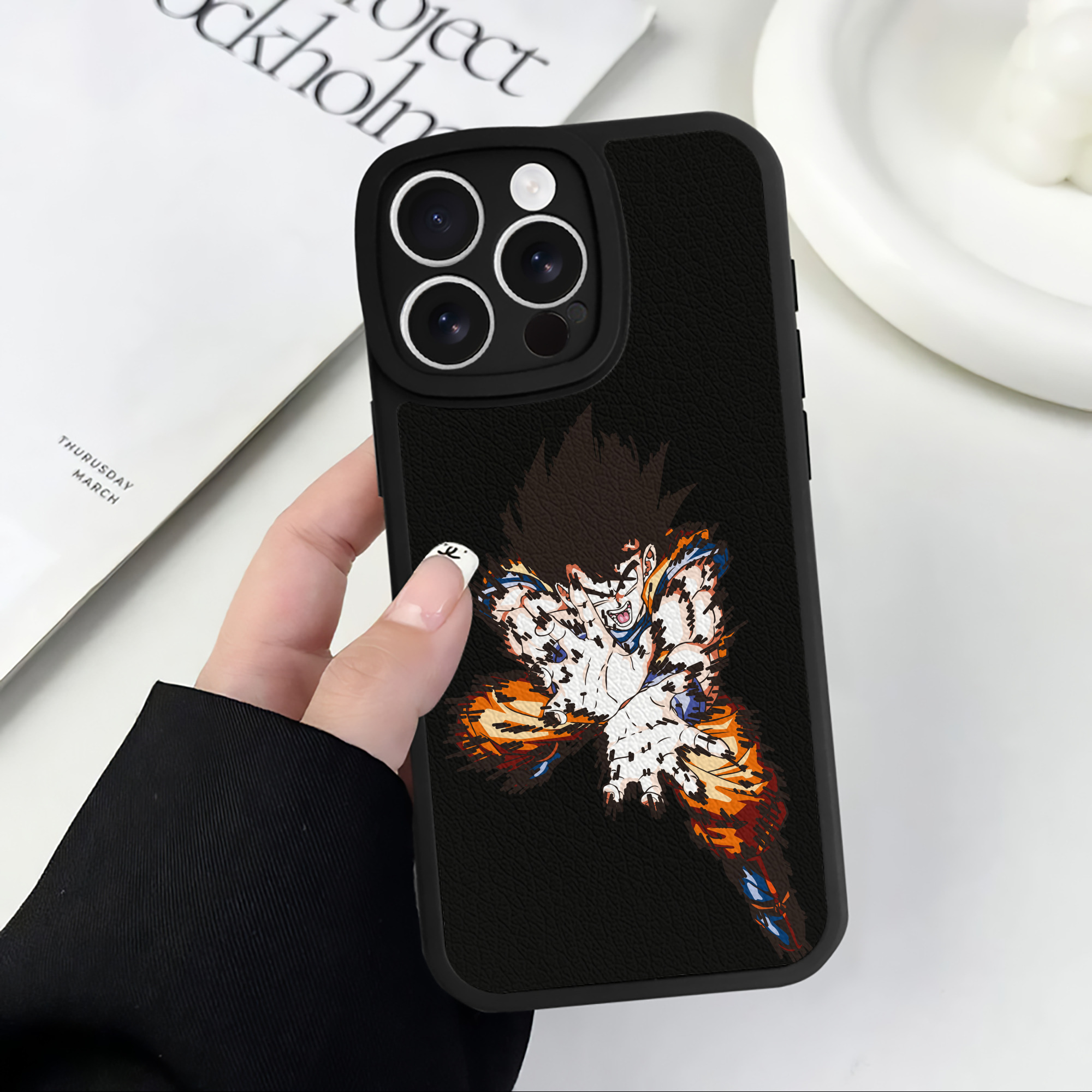 ドラゴンボール 孫悟空（そん ごくう）Son Goku カカロット DRAGON BALL Kakarotto 【iPhone 16シリーズ対応】シリコンスマホケース（レザー調） 材質：シリコン