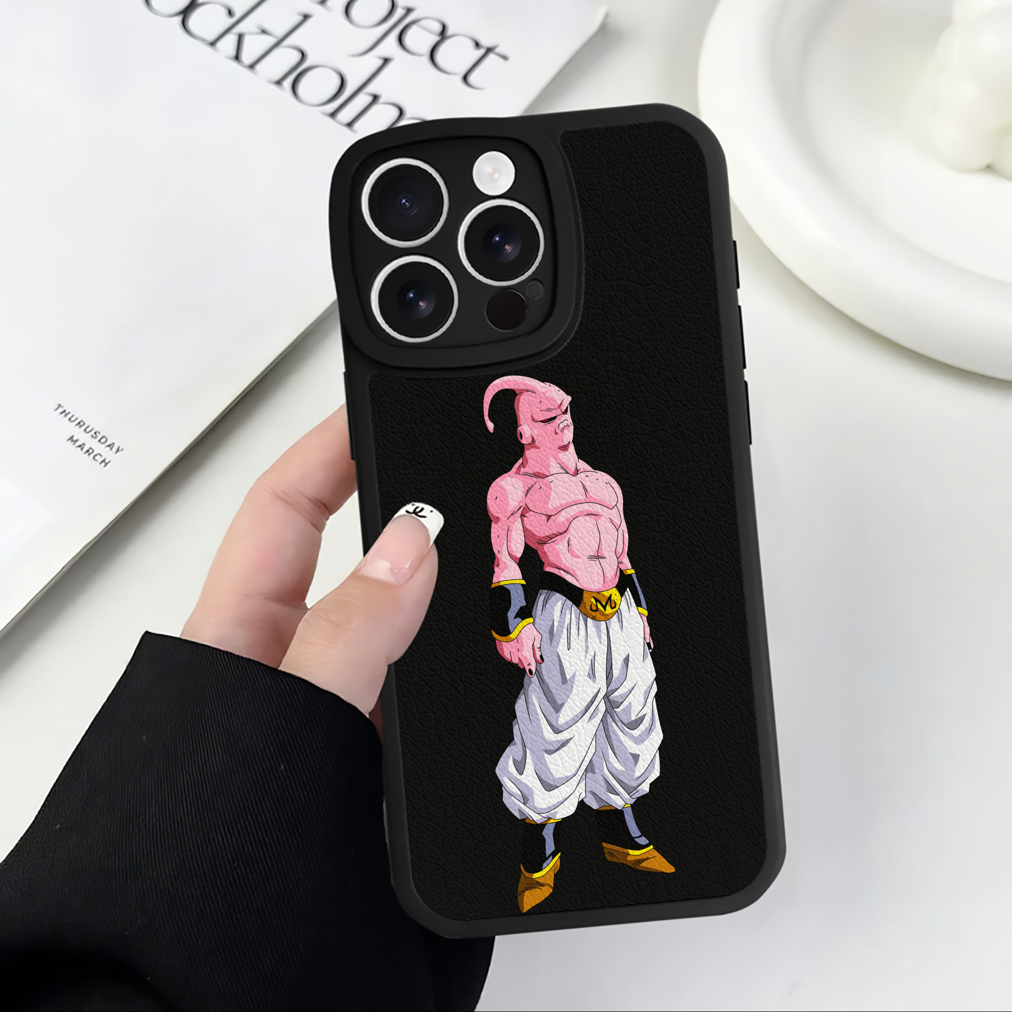 ドラゴンボール 魔人ブウ DRAGON BALL Majin Buu 【iPhone 16シリーズ対応】シリコンスマホケース（レザー調） 材質：シリコン