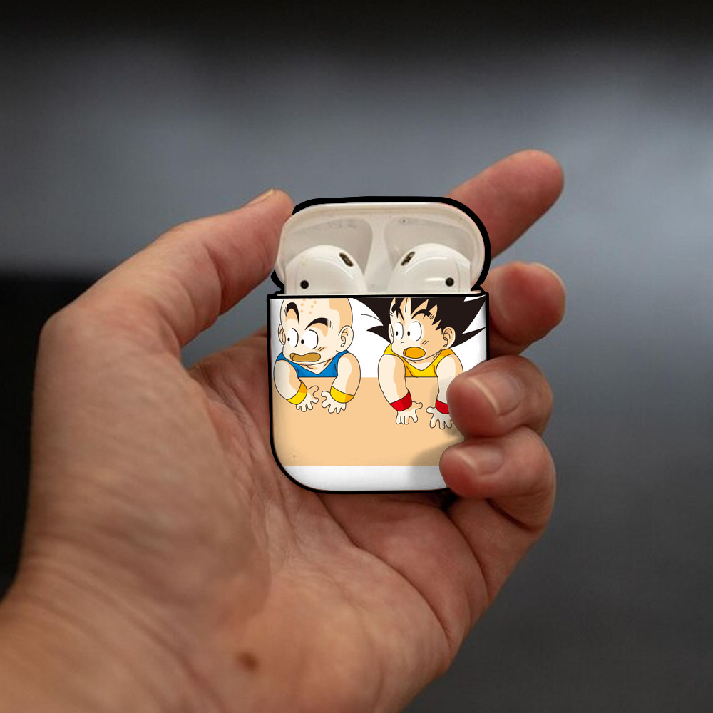 ドラゴンボール 孫悟空（そん ごくう）Son Goku カカロット DRAGON BALL Kakarotto AirPods 第2世代保護ケース ハードシェル ブラック 耐衝撃・防指紋・カラビナ付き